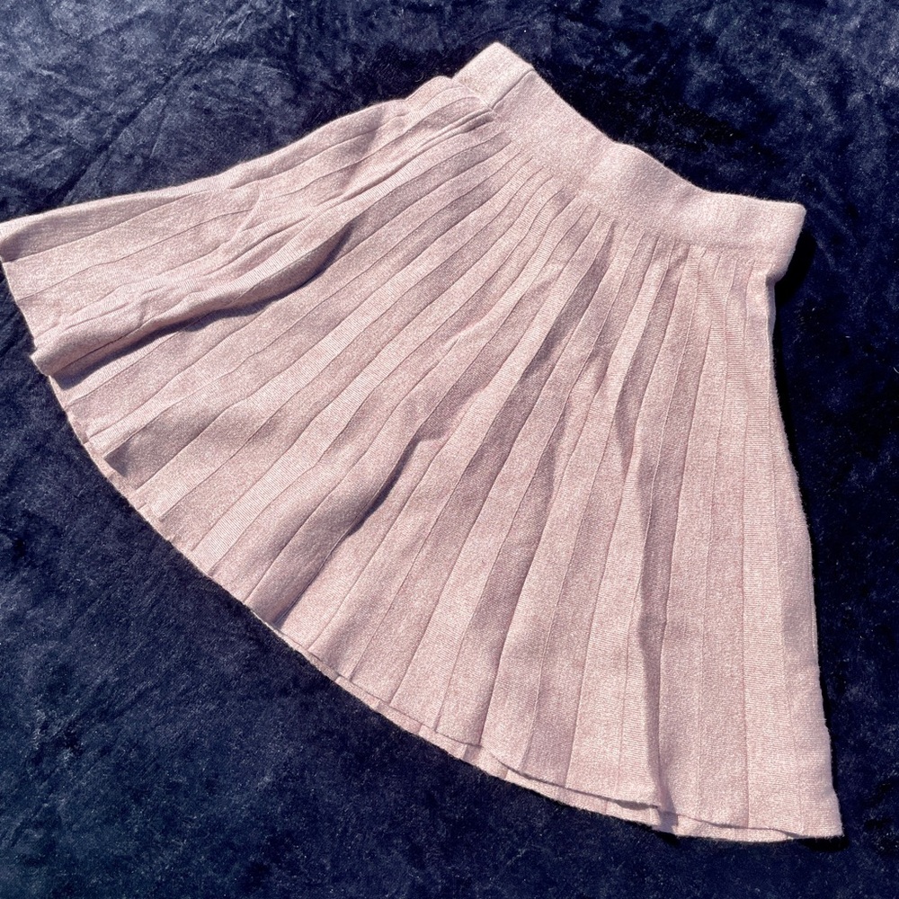 Elegant Pleated Beige Mini Skirt – Perfect for Any Occasion